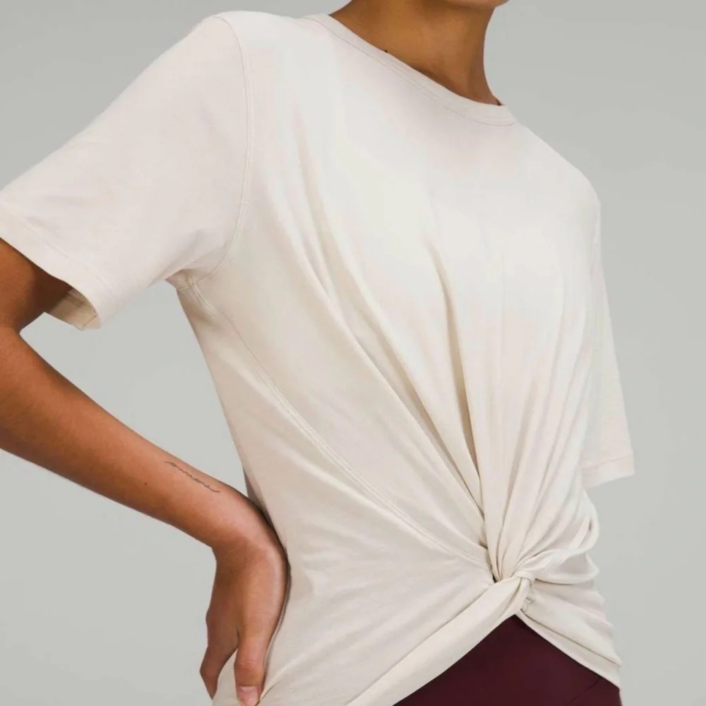 LULULEMON Crescent Tee Bone/Off White Color